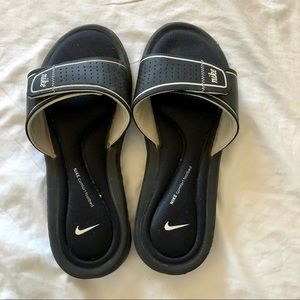 Nike slides size 7